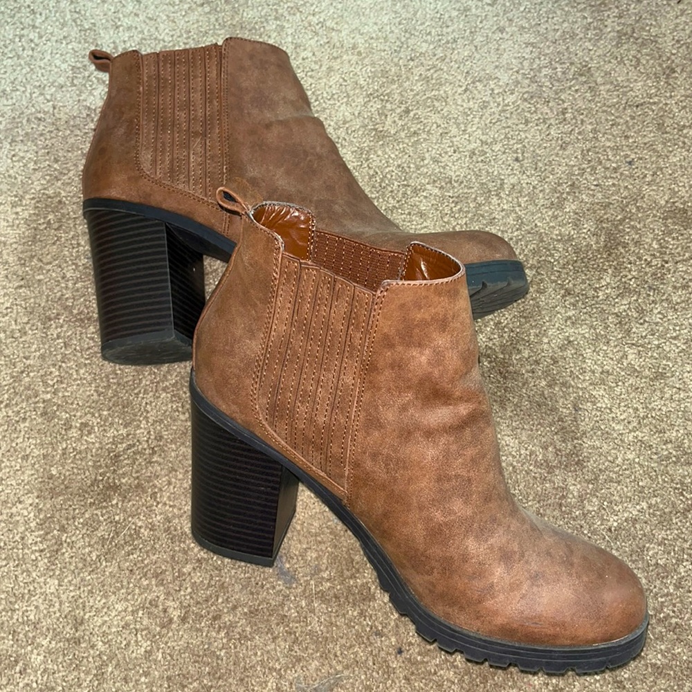 Sam & Libby Chunky Heel Ankle Boots size 9.5